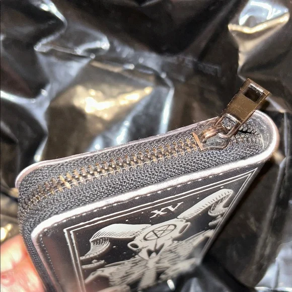 Black and White Zipper Wallet with Skeleton Design of Tarot Card “The Devil”- - Picture 5 of 5